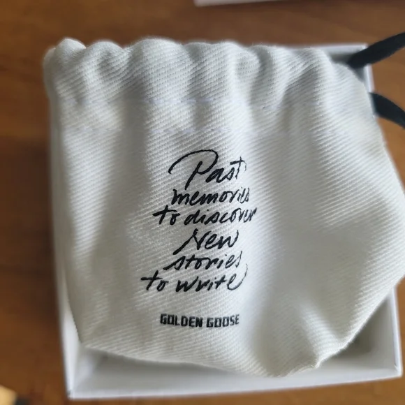 NIB ✨️Golden Goose Lace Lock Star Pin In Antique Gold Gorgeous✨️ - Picture 11 of 14